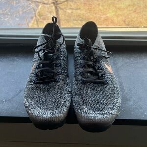 Nike Air Vapor max Flyknit 2 Nike Men's Black and Gray Knit Sneakers
